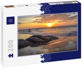Lais Puzzle - Ein Fischer bei Sonnenuntergang am Playa las Pocitas, Mancora, Peru - 200 Teile