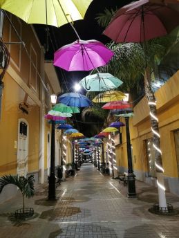 Lais Puzzle - Regenschirme in der Stadt Piura, Peru - 500 & 1.000 Teile