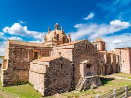 Lais Puzzle - Ansicht der Kirche Santa Isabella in Pucara Puno, Peru - 500 & 1.000 Teile