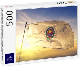 Lais Puzzle - Die Flagge des peruanischen Oberst Portillo weht auf dem oberen Nebel bei Sonnenaufgang - 500 Teile