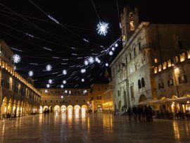Lais Puzzle - Historisches Zentrum von Ascoli Piceno bei Nacht - 500 & 1.000 Teile