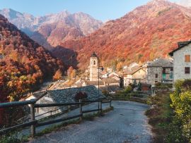 Lais Puzzle - Piedicavallo, Italien: Rustikales Alpendorf Piedicavallo in der Herbstsaison zwischen den italienischen Alpen - 500 & 1.000 Teile
