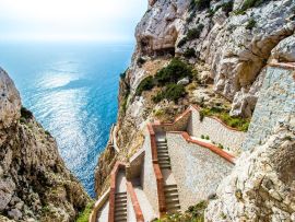 Lais Puzzle - Die Treppe, die zur Neptun-Grotte in der Nähe von Alghero auf Sardinien - 500 & 1.000 Teile