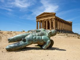Lais Puzzle - Bronzestatue des Ikarus vor den Ruinen des Concordia-Tempels im Tal der Tempel bei Agrigento auf der italienischen Insel Sizilien - 500 & 1.000 Teile