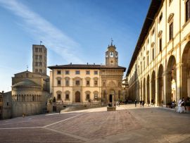 Lais Puzzle - Arezzo: Piazza Grande der Hauptplatz der Stadt Arezzo, Toskana, Italien - 500 & 1.000 Teile