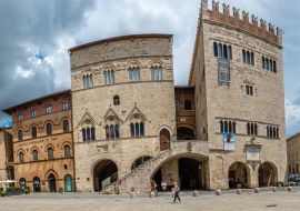 Lais Puzzle - Todi, eine Terrasse mit Blick auf Umbrien, ein Juwel der Kunst und Kultur - 500 & 1.000 Teile