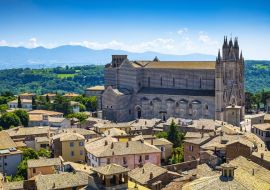 Lais Puzzle - Orvieto, Italien - Panoramablick auf die Altstadt von Orvieto und die Region Umbrien mit Piazza Duomo und Dom von Orvieto - 500 & 1.000 Teile