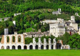 Lais Puzzle - Panorama von Gubbio - mittelalterliche Stadt in Umbrien, Italien - 500 & 1.000 Teile