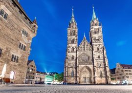 Lais Puzzle - Klassische Nachtansicht in Nürnberg auf das beleuchtete Gebäude der Lorenzkirche St. Lorenz - 500 & 1.000 Teile