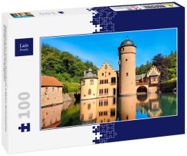 Lais Puzzle - Mittelalterliches Schloss Mespelbrunn in Bayern, Deutschland mit Spättagsreflexionen im Burggraben - 100 Teile