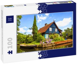 Lais Puzzle - Schönes altes Fachwerkhaus an einem Wasserkanal im Spreewald, Brandenburg, Deutschland - 100 Teile
