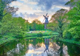 Lais Puzzle - Beliebter Stadtpark "Wallanlagen" mit "Am Wall Windmill" bei Sonnenuntergang in Bremen, Deutschland - 500 & 1.000 Teile