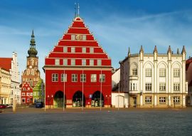 Lais Puzzle - Alter Markt mit Rathaus der Stadt Greifswald - 500 & 1.000 Teile