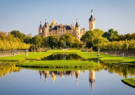 Lais Puzzle - Schweriner Schloss spiegelt sich im See - 500 & 1.000 Teile