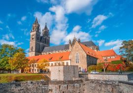 Lais Puzzle - Prachtvolle, farbenfrohe Kathedrale von Magdeburg im Herbst, Deutschland - 500 & 1.000 Teile