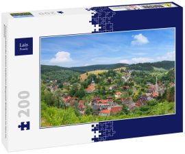 Lais Puzzle - Panoramabild der kleinen idyllischen Bergstadt Wildemann im Harz im Sommer - 200 Teile