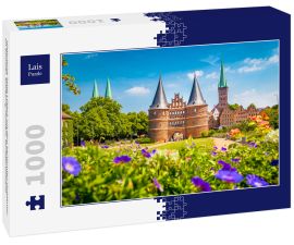 Lais Puzzle - Historische Stadt Lübeck mit dem berühmten Holstentor im Sommer, Schleswig-Holstein, Norddeutschland - 1.000 Teile