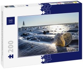 Lais Puzzle - Sandschneise im Wattenmeer in Cuxhaven mit der Kugelbake, einem historischen Hilfsmittel am nördlichsten Punkt Niedersachsens, im Hintergrund - 200 Teile