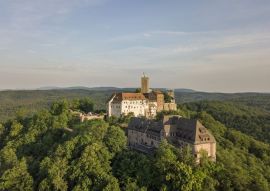 Lais Puzzle - Luftaufnahme der Wartburg in der Nähe der Stadt Eisenach - 500 & 1.000 Teile
