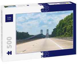 Lais Puzzle - Bay Minette mit der Interstate Highway Road i-65 in Alabama mit der Brücke von General WK Wilson Jr. über Mobile Bay Water im Sommer - 500 Teile