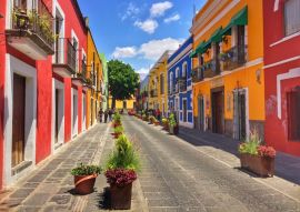 Lais Puzzle - Koloniale Straße in Puebla City, Mexiko - 500 & 1.000 Teile