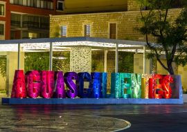 Lais Puzzle - Nachtszene in der Innenstadt von Aguascalientes, Mexiko - 500 & 1.000 Teile