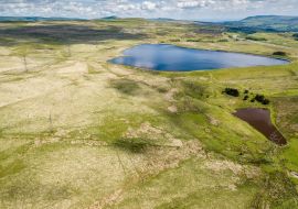 Lais Puzzle - Luftaufnahme der Carno- und Garnlydan-Stauseen in der Nähe der Stadt Ebbw Vale in den Tälern von Südwales - 500 & 1.000 Teile