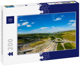Lais Puzzle - BRYNMAWR, WALES, UK: Luftaufnahme der neuen Jack Williams Gateway Bridge und des Baus der neuen A465 Heads of the Valleys - 200 Teile