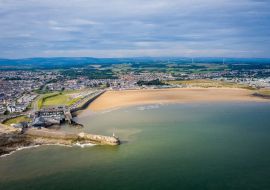 Lais Puzzle - Luftaufnahme des Strandes und Hafens von Porthcawl und des Jahrmarktes in Südwales UK - 500 & 1.000 Teile