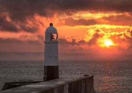 Lais Puzzle - Porthcawl-Leuchtturm bei Sonnenaufgang - 500 & 1.000 Teile