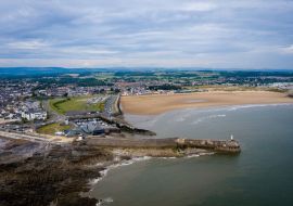 Lais Puzzle - Luftaufnahme des Strandes und Hafens von Porthcawl und des Jahrmarktes in Südwales UK - 500 & 1.000 Teile
