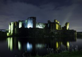 Lais Puzzle - Caerphilly Castle bei Nacht, Wales - 500 & 1.000 Teile