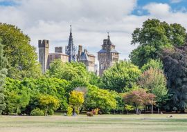 Lais Puzzle - Blick auf das Schloss von Cardiff vom Bute-Park im Zentrum von Cardiff, Wales, UK - 500 & 1.000 Teile
