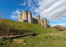 Lais Puzzle - Kidwelly Castle ist ein normannisches Schloss mit Blick auf den Fluss Gwendraeth und die Stadt Kidwelly, Carmarthenshire, Wales - 500 & 1.000 Teile