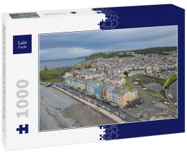 Lais Puzzle - Bunte Häuser an der südlichen Strandpromenade, Aberystwyth, Ceredigion, Wales, Großbritannien. Atemberaubende Küstenaussichten dieser Küstenstadt an einem bewölkten Tag - 1.000 Teile