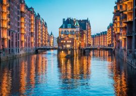 Lais Puzzle - Hamburg Speicherstadt in der Dämmerung, Deutschland - 500 & 1.000 Teile