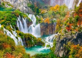 Lais Puzzle - Detaillierte Ansicht der wunderschönen Wasserfälle bei Sonnenschein im Nationalpark Plitvice, Kroatien - 500 & 1.000 Teile