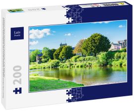 Lais Puzzle - Llanwrst, kleine Marktstadt in Nordwales, in der Nähe des Snowdonia-Nationalparks, Blick auf die Gebäude mit Blick auf den Fluss Conwy - 200 Teile