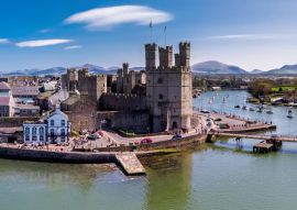 Lais Puzzle - Skyline von Caernafon, Gwynedd in Wales - Vereinigtes Königreich - 500 & 1.000 Teile