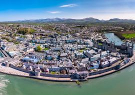 Lais Puzzle - Skyline von Caernafon, Gwynedd in Wales - Vereinigtes Königreich - 500 & 1.000 Teile