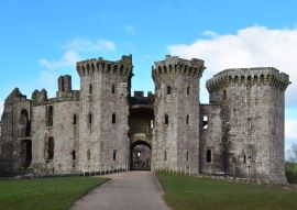 Lais Puzzle - Schloss Raglan in Monmouthshire Wales mit seinen imposanten Türmen - 500 & 1.000 Teile