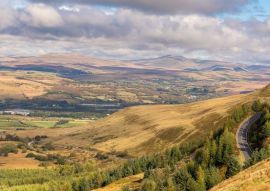 Lais Puzzle - Blick über die walisische Landschaft und die Wolken von der A4061 bei Aberdare in Rhondda Cynon Taf, Mid Glamorgan, Wales, UK - 500 & 1.000 Teile