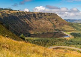 Lais Puzzle - Blick über Llyn Fawr und Craig y Llyn in Rhondda Cynon Taf, Mid Glamorgan, Wales, UK - 500 & 1.000 Teile