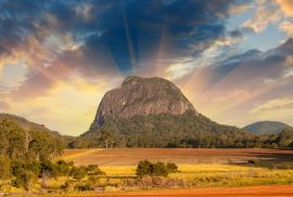 Lais Puzzle - Glass House Mountains National Park in Australien mit dramatischem Sonnenlicht - 500 & 1.000 Teile