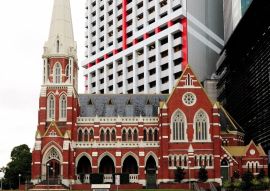 Lais Puzzle - Uniting Church am King George Square im Kontrast zu modernen Wolkenkratzern in Brisbane Queensland Australien - 500 & 1.000 Teile
