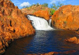 Lais Puzzle - Schöner Wasserfall Edith Falls mit roten Felsen im Northern Territory, Australien in der Nähe von Pine Creek - 500 & 1.000 Teile