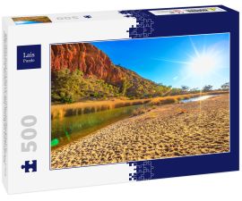 Lais Puzzle - Glen Helen Gorge mit Sonnenstrahlen und Wasserloch im zentralaustralischen Outback. West MacDonnell Ranges National Park Felsformation im Northern Territory entlang des Red Center Way - 500 Teile