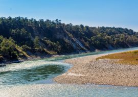 Lais Puzzle - Eine schöne Aussicht mit Wasser, Kieselsteinen und Hügeln im Manas National Park, Assam, Indien - 500 & 1.000 Teile