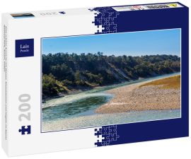 Lais Puzzle - Eine schöne Aussicht mit Wasser, Kieselsteinen und Hügeln im Manas National Park, Assam, Indien - 200 Teile
