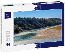 Lais Puzzle - Eine schöne Aussicht mit Wasser, Kieselsteinen und Hügeln im Manas National Park, Assam, Indien - 500 Teile
